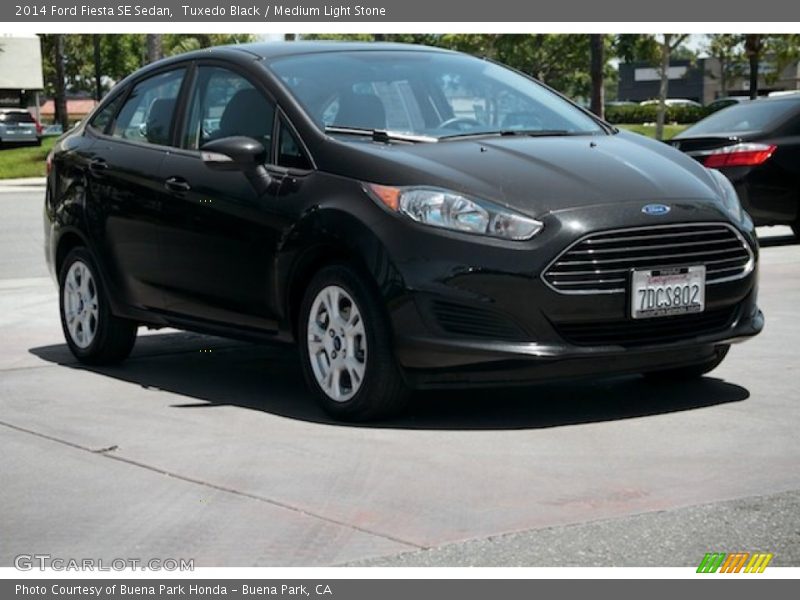 Tuxedo Black / Medium Light Stone 2014 Ford Fiesta SE Sedan