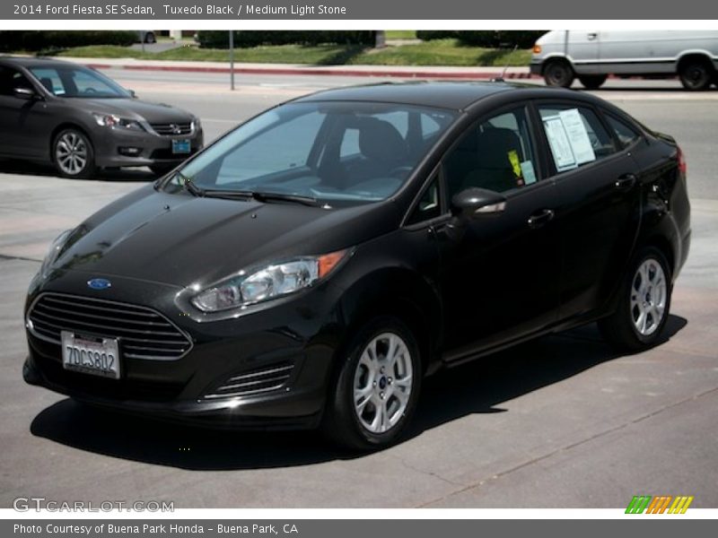 Tuxedo Black / Medium Light Stone 2014 Ford Fiesta SE Sedan