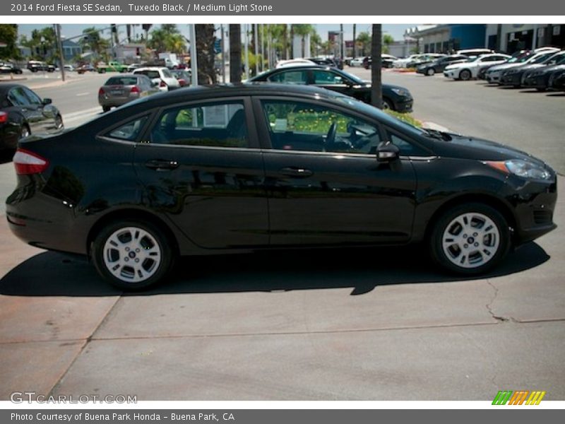 Tuxedo Black / Medium Light Stone 2014 Ford Fiesta SE Sedan