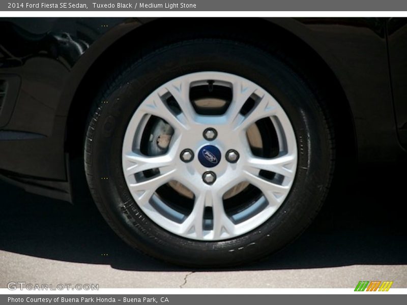 Tuxedo Black / Medium Light Stone 2014 Ford Fiesta SE Sedan