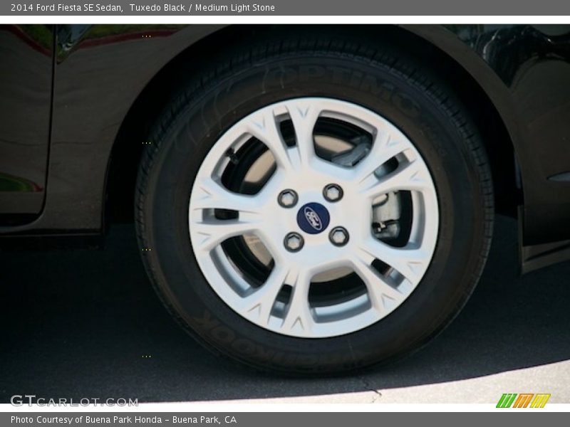 Tuxedo Black / Medium Light Stone 2014 Ford Fiesta SE Sedan