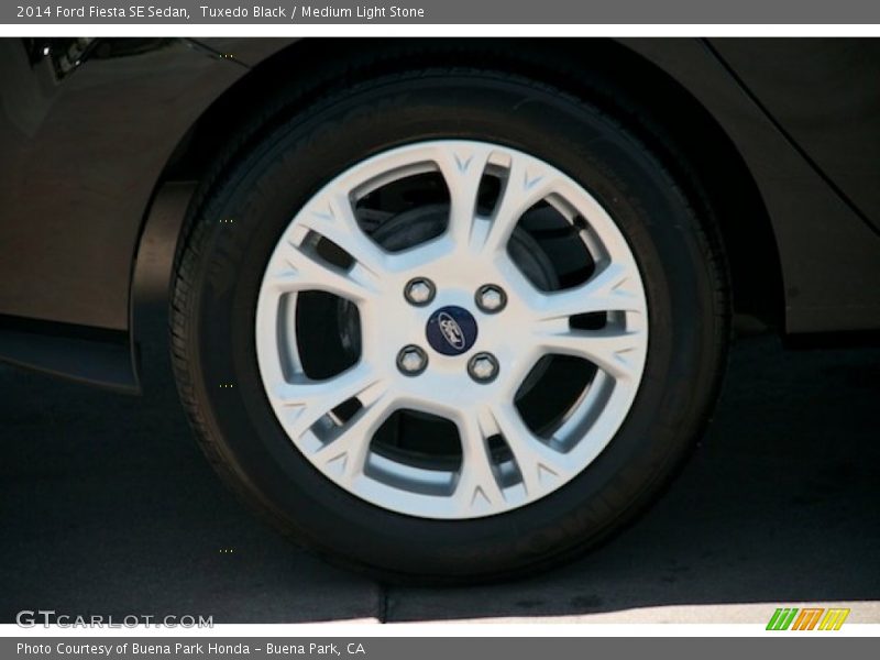 Tuxedo Black / Medium Light Stone 2014 Ford Fiesta SE Sedan