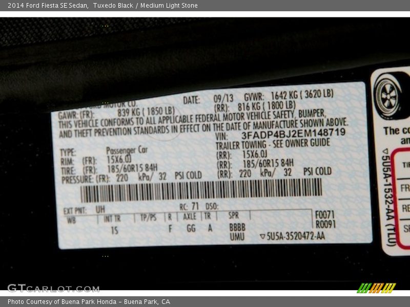 Tuxedo Black / Medium Light Stone 2014 Ford Fiesta SE Sedan