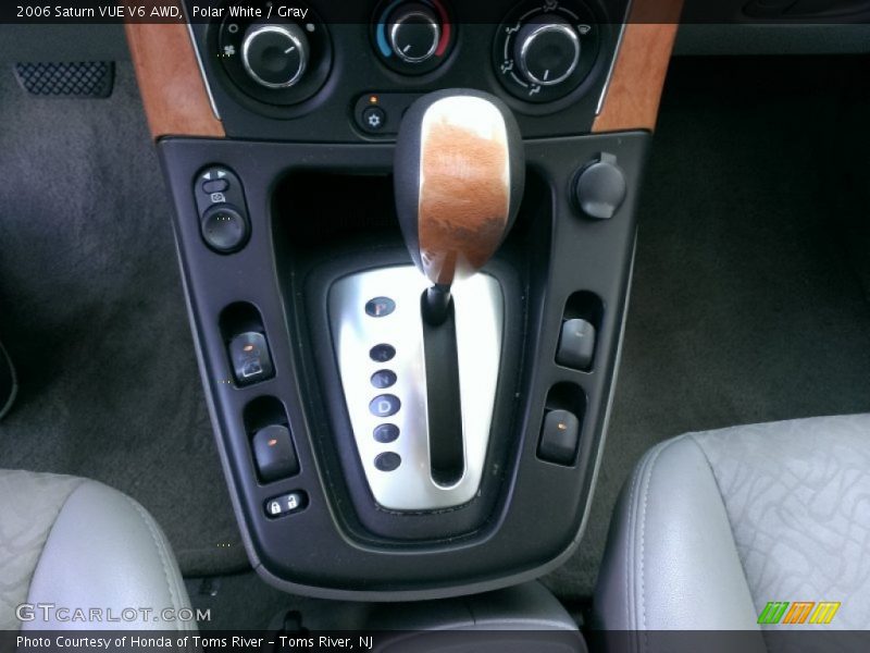 Polar White / Gray 2006 Saturn VUE V6 AWD