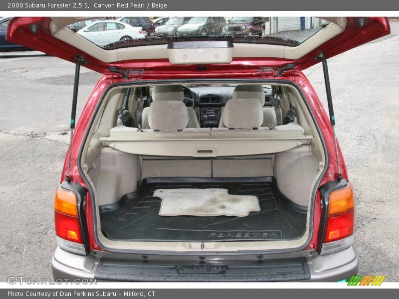 Canyon Red Pearl / Beige 2000 Subaru Forester 2.5 S