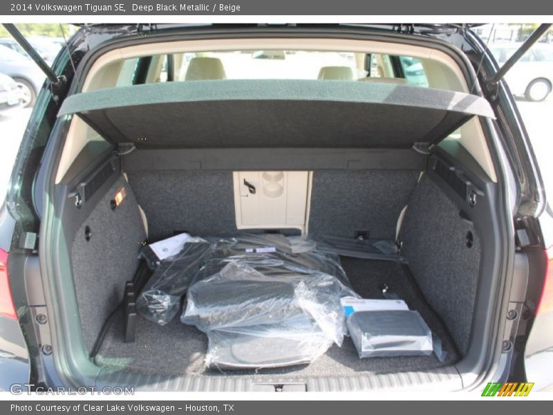 Deep Black Metallic / Beige 2014 Volkswagen Tiguan SE