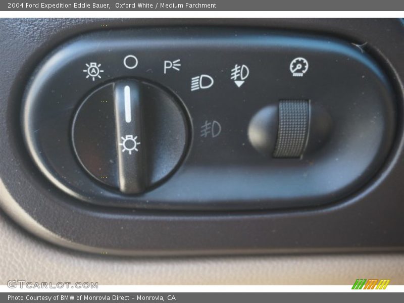 Oxford White / Medium Parchment 2004 Ford Expedition Eddie Bauer