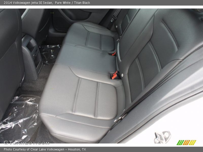 Pure White / Titan Black 2014 Volkswagen Jetta SE Sedan