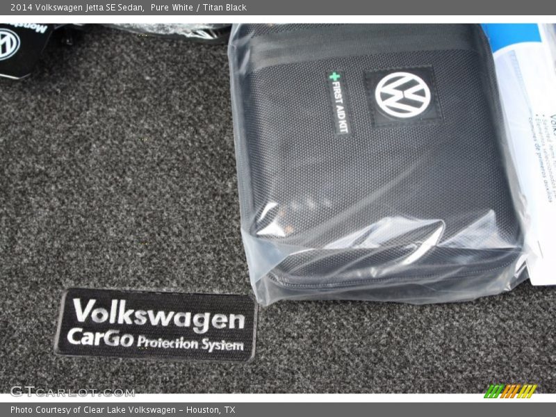 Pure White / Titan Black 2014 Volkswagen Jetta SE Sedan