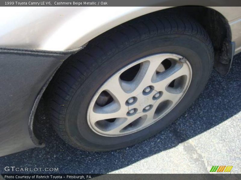 Cashmere Beige Metallic / Oak 1999 Toyota Camry LE V6