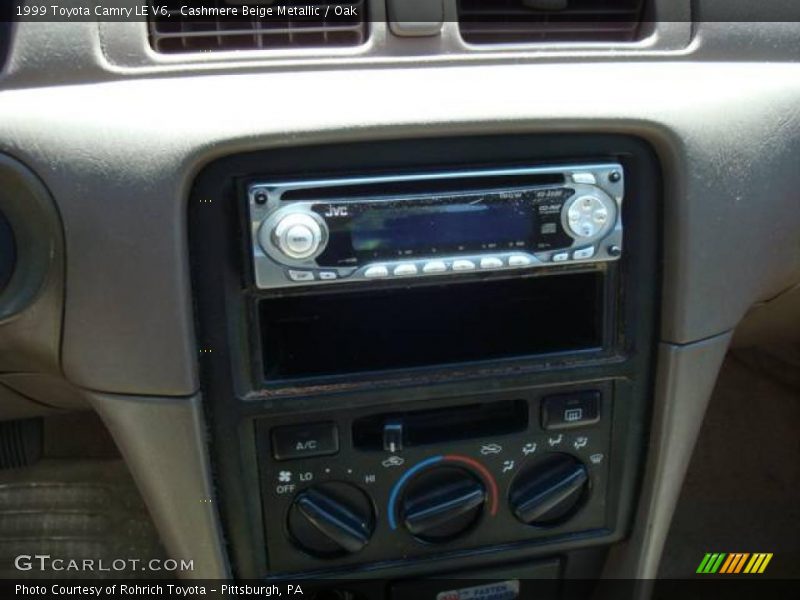Cashmere Beige Metallic / Oak 1999 Toyota Camry LE V6