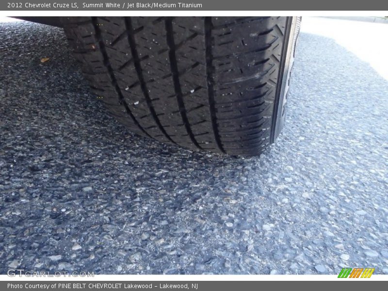Summit White / Jet Black/Medium Titanium 2012 Chevrolet Cruze LS