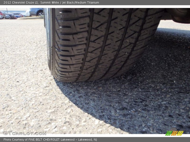 Summit White / Jet Black/Medium Titanium 2012 Chevrolet Cruze LS