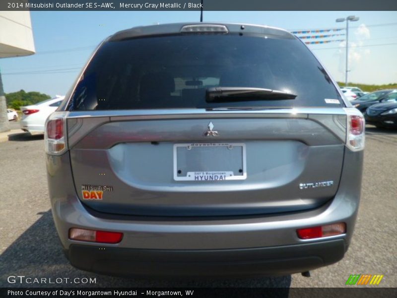 Mercury Gray Metallic / Black 2014 Mitsubishi Outlander SE S-AWC