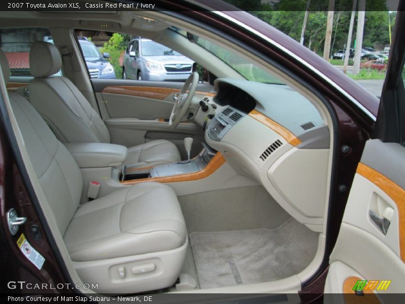 Front Seat of 2007 Avalon XLS