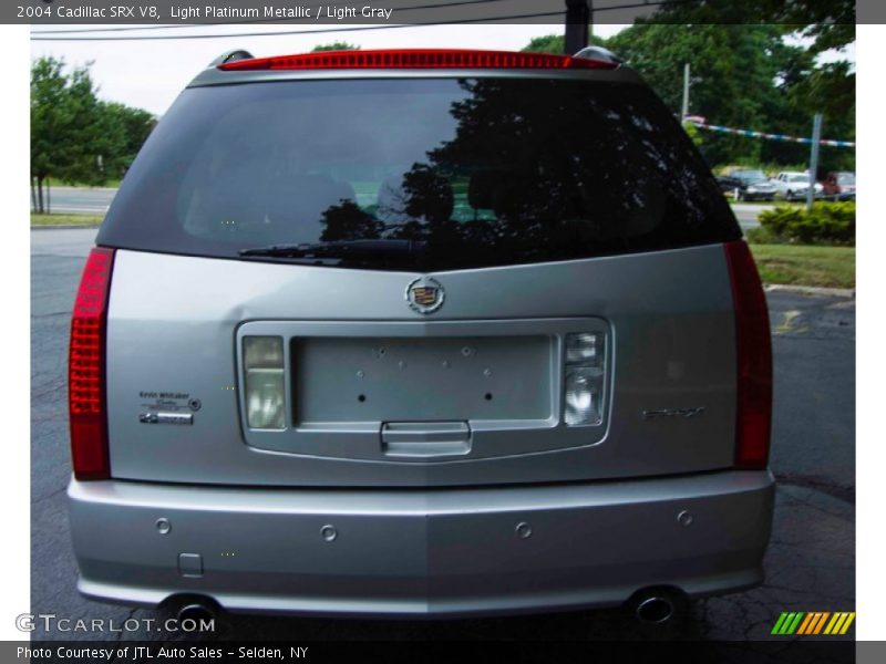 Light Platinum Metallic / Light Gray 2004 Cadillac SRX V8