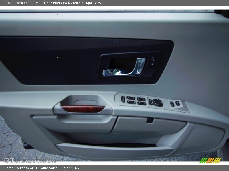 Light Platinum Metallic / Light Gray 2004 Cadillac SRX V8