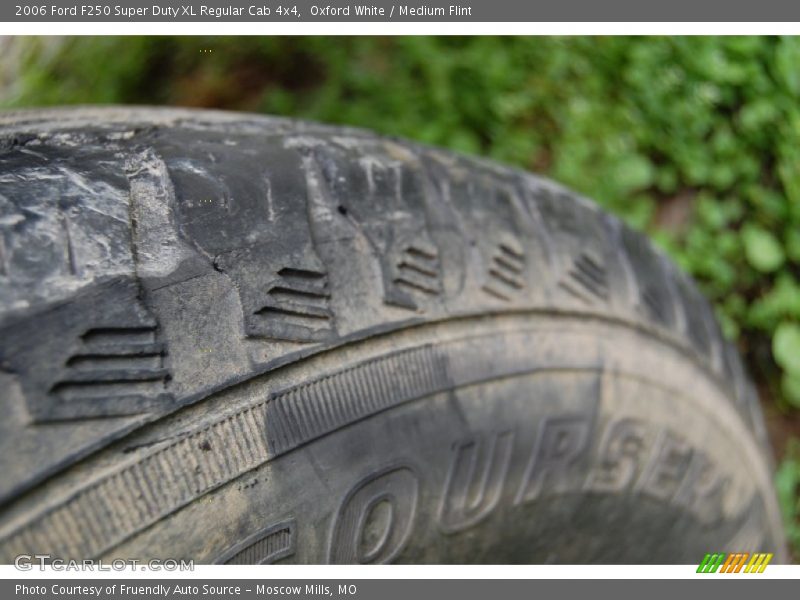 Oxford White / Medium Flint 2006 Ford F250 Super Duty XL Regular Cab 4x4