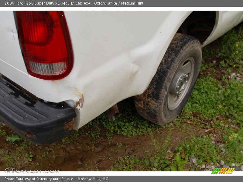 Oxford White / Medium Flint 2006 Ford F250 Super Duty XL Regular Cab 4x4