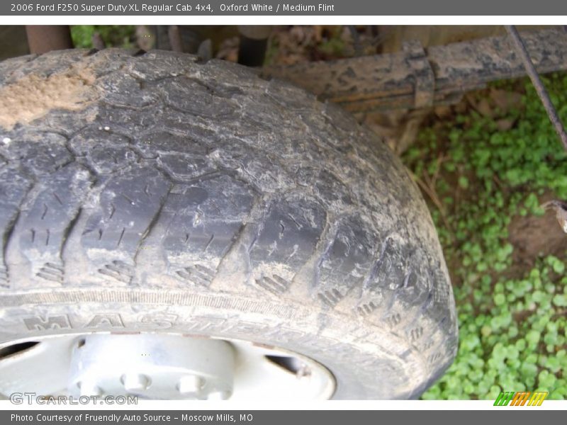 Oxford White / Medium Flint 2006 Ford F250 Super Duty XL Regular Cab 4x4