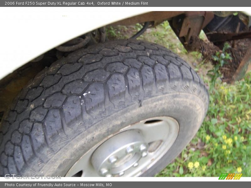 Oxford White / Medium Flint 2006 Ford F250 Super Duty XL Regular Cab 4x4