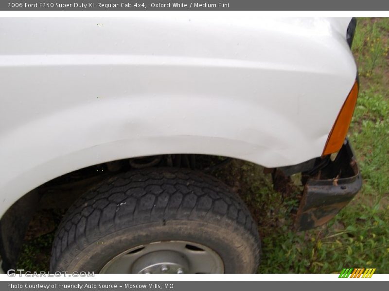 Oxford White / Medium Flint 2006 Ford F250 Super Duty XL Regular Cab 4x4
