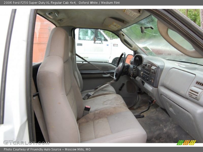 Oxford White / Medium Flint 2006 Ford F250 Super Duty XL Regular Cab 4x4