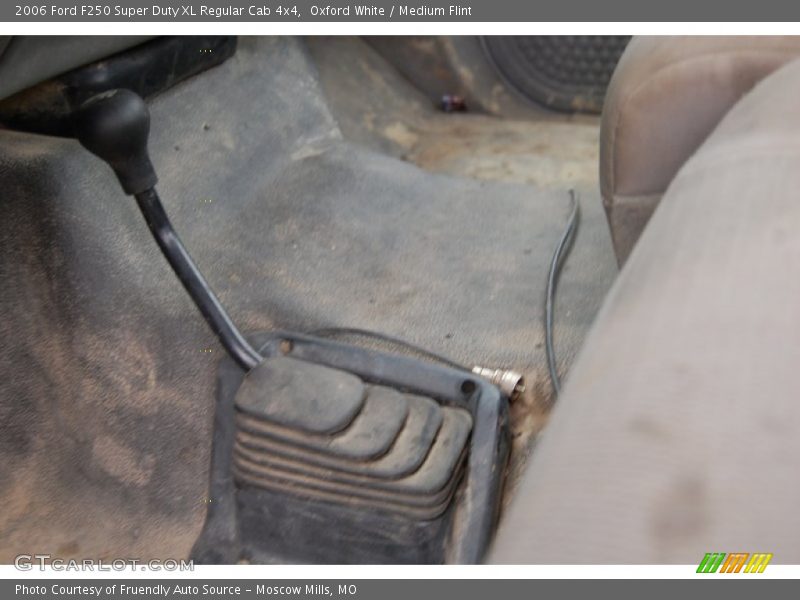 Oxford White / Medium Flint 2006 Ford F250 Super Duty XL Regular Cab 4x4