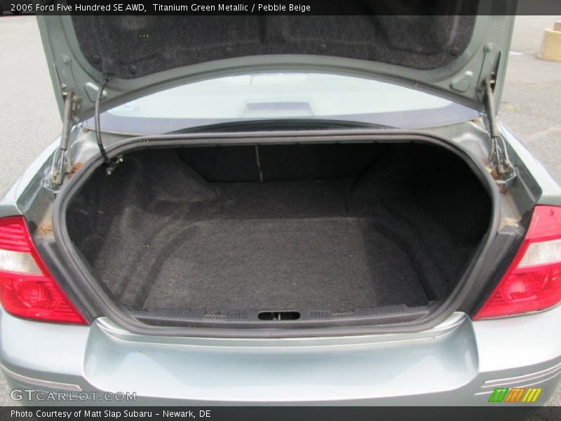  2006 Five Hundred SE AWD Trunk