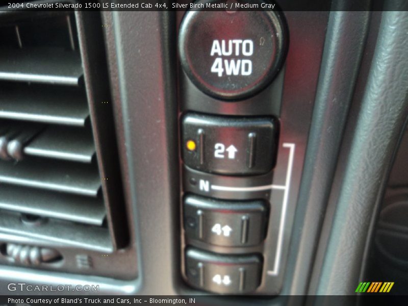 Silver Birch Metallic / Medium Gray 2004 Chevrolet Silverado 1500 LS Extended Cab 4x4