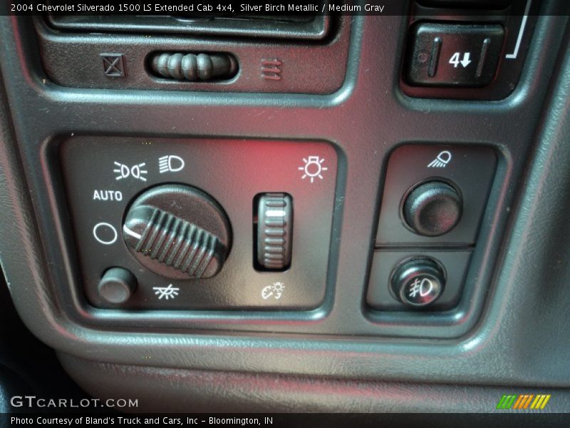 Silver Birch Metallic / Medium Gray 2004 Chevrolet Silverado 1500 LS Extended Cab 4x4