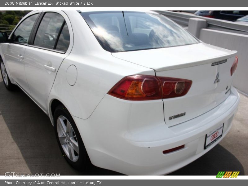 Wicked White / Black 2008 Mitsubishi Lancer ES
