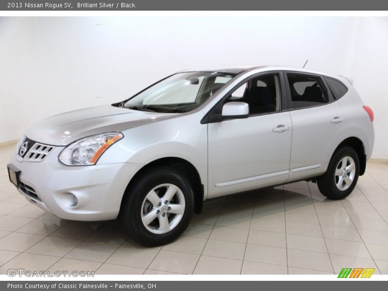 Front 3/4 View of 2013 Rogue SV