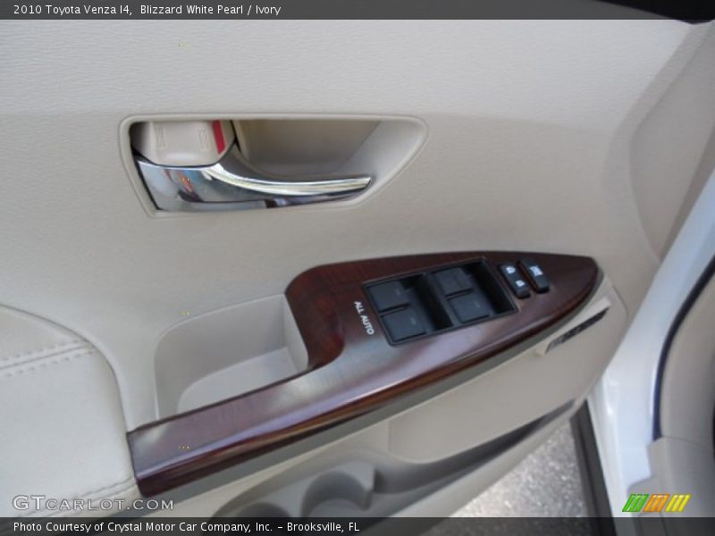 Blizzard White Pearl / Ivory 2010 Toyota Venza I4