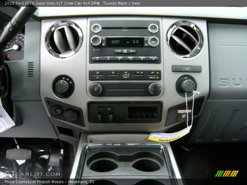 Controls of 2015 F350 Super Duty XLT Crew Cab 4x4 DRW