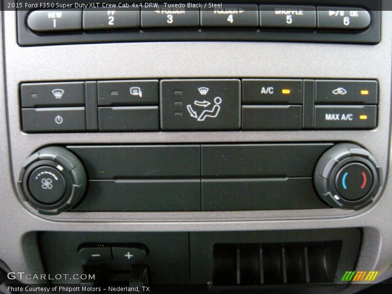 Controls of 2015 F350 Super Duty XLT Crew Cab 4x4 DRW
