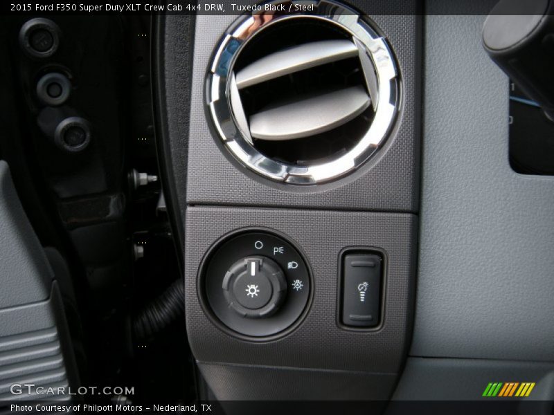 Controls of 2015 F350 Super Duty XLT Crew Cab 4x4 DRW
