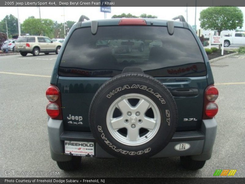Deep Beryl Green Pearl / Khaki 2005 Jeep Liberty Sport 4x4