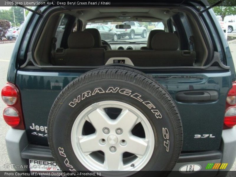 Deep Beryl Green Pearl / Khaki 2005 Jeep Liberty Sport 4x4