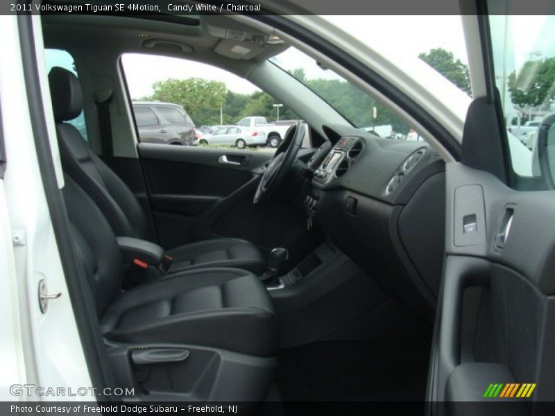 Candy White / Charcoal 2011 Volkswagen Tiguan SE 4Motion