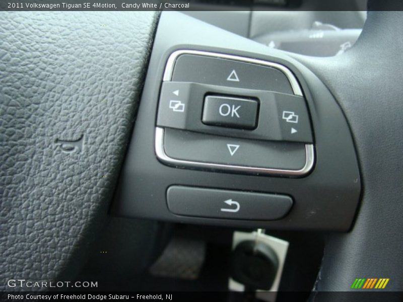 Candy White / Charcoal 2011 Volkswagen Tiguan SE 4Motion
