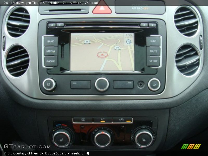 Candy White / Charcoal 2011 Volkswagen Tiguan SE 4Motion