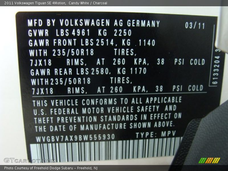 Candy White / Charcoal 2011 Volkswagen Tiguan SE 4Motion