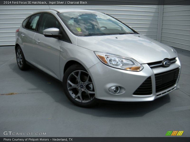 Ingot Silver / Charcoal Black 2014 Ford Focus SE Hatchback