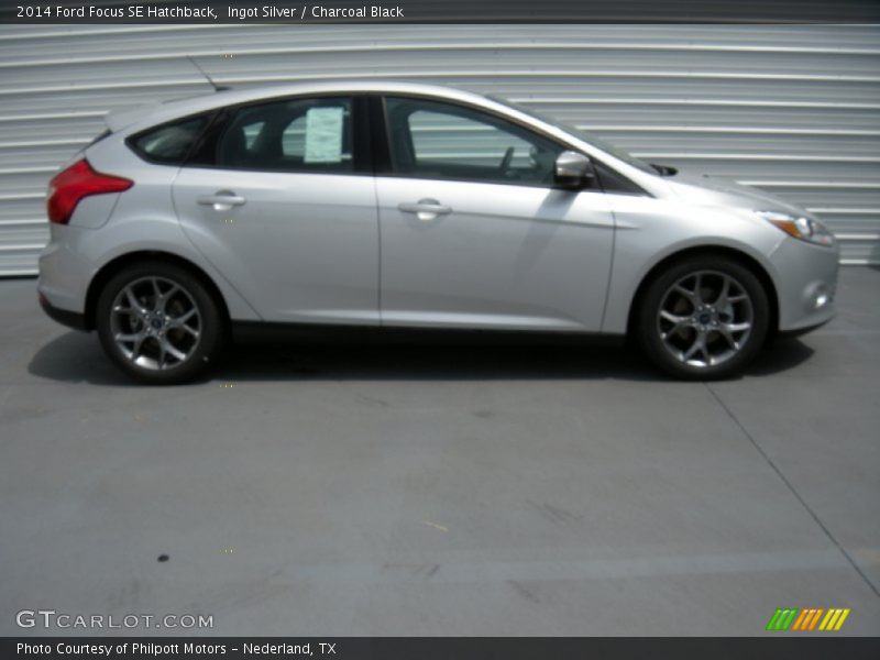 Ingot Silver / Charcoal Black 2014 Ford Focus SE Hatchback