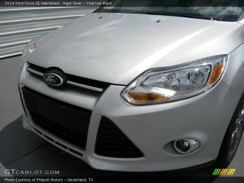 Ingot Silver / Charcoal Black 2014 Ford Focus SE Hatchback