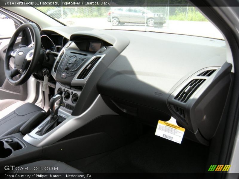 Ingot Silver / Charcoal Black 2014 Ford Focus SE Hatchback