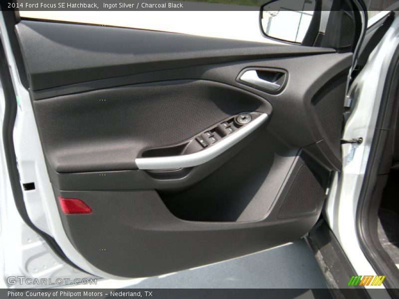 Ingot Silver / Charcoal Black 2014 Ford Focus SE Hatchback