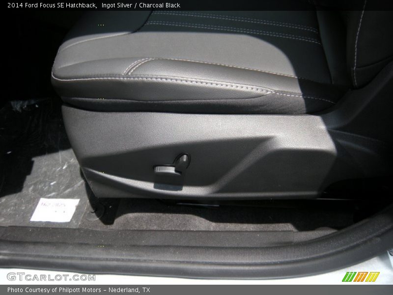 Ingot Silver / Charcoal Black 2014 Ford Focus SE Hatchback