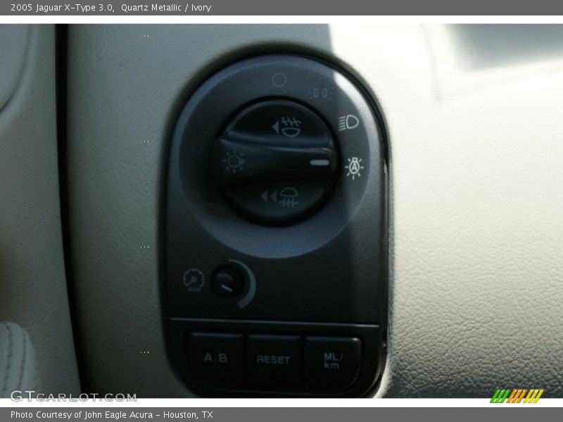Quartz Metallic / Ivory 2005 Jaguar X-Type 3.0